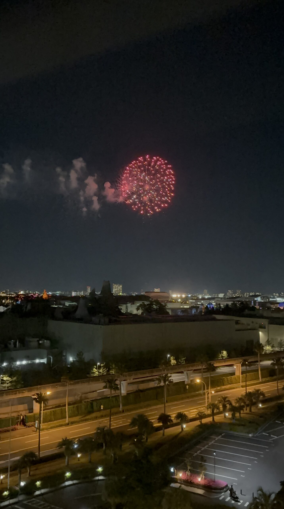 シェラトン東京ベイの客室から眺めた夜の花火