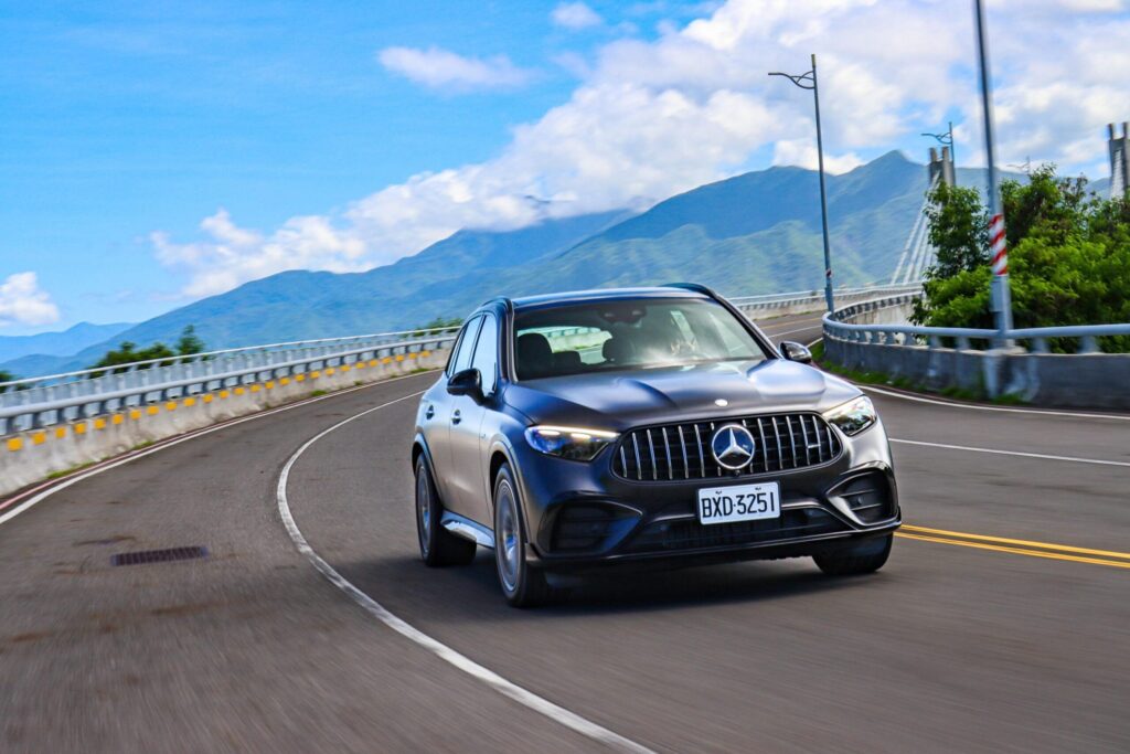 高速巡航するGLC43