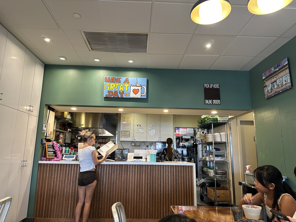 Bogart’s Cafeの店内と注文カウンター