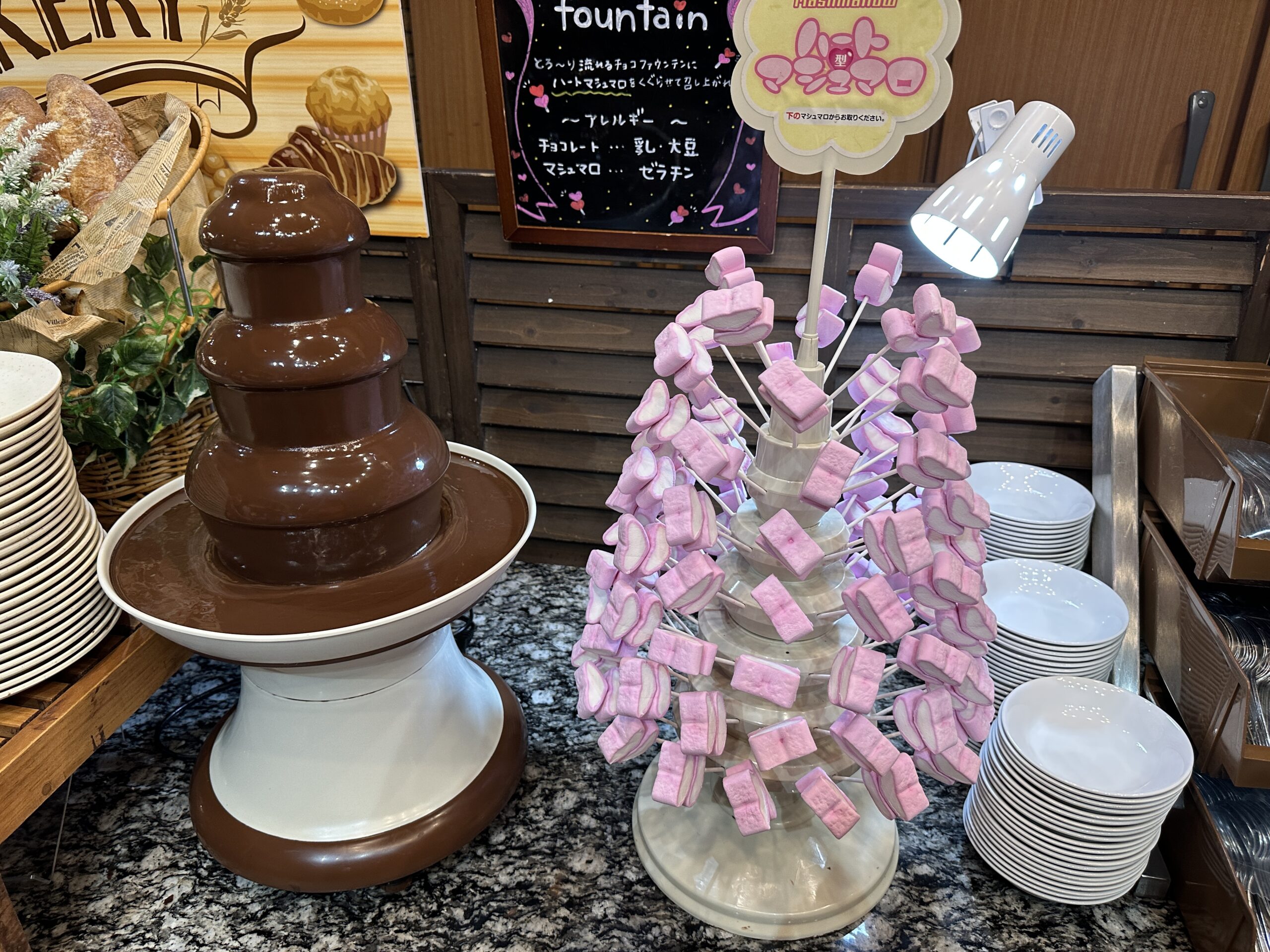 ホテル三日月 富士見亭の夕食バイキングにあるチョコレートファウンテン