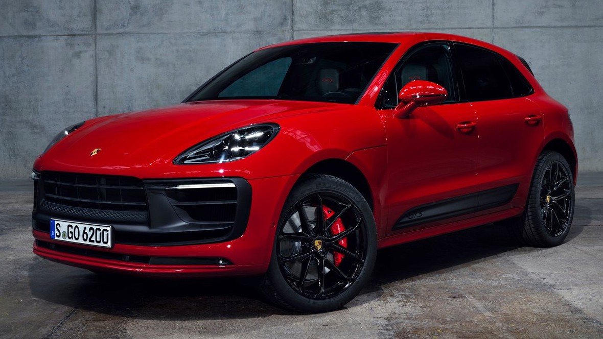 赤いポルシェ Macan GTSをフロント斜めから見た外観