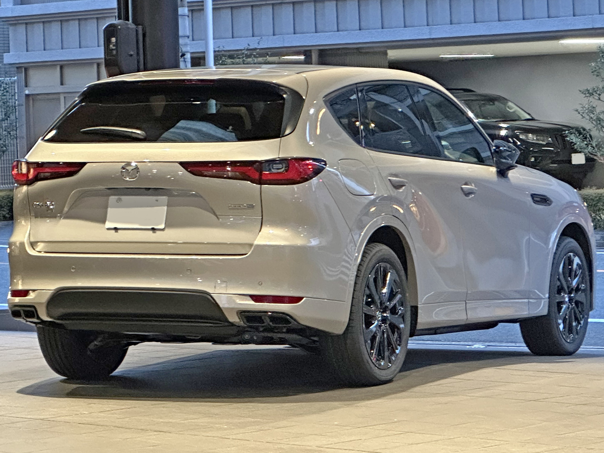 マツダ CX-60 PHEV Premium Modernを後方から見た外観