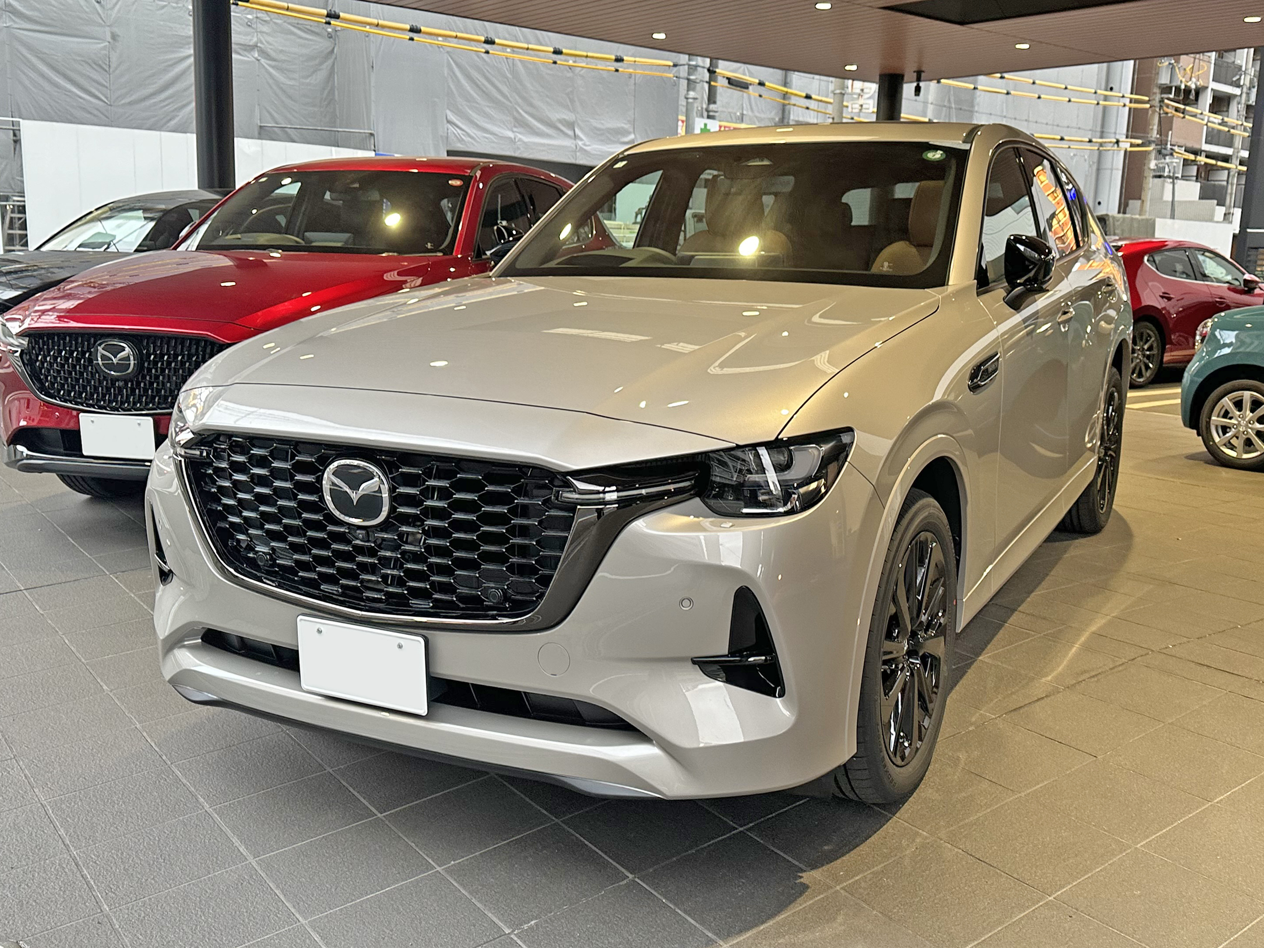 マツダ CX-60 PHEV Premium Sportsを斜め前から見た外観