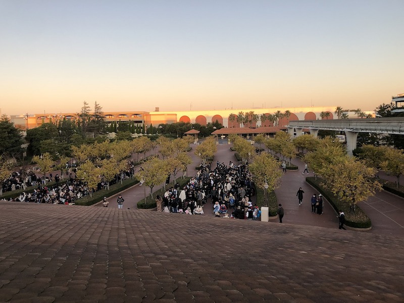 東京ディズニーシー朝の入園待ちの様子