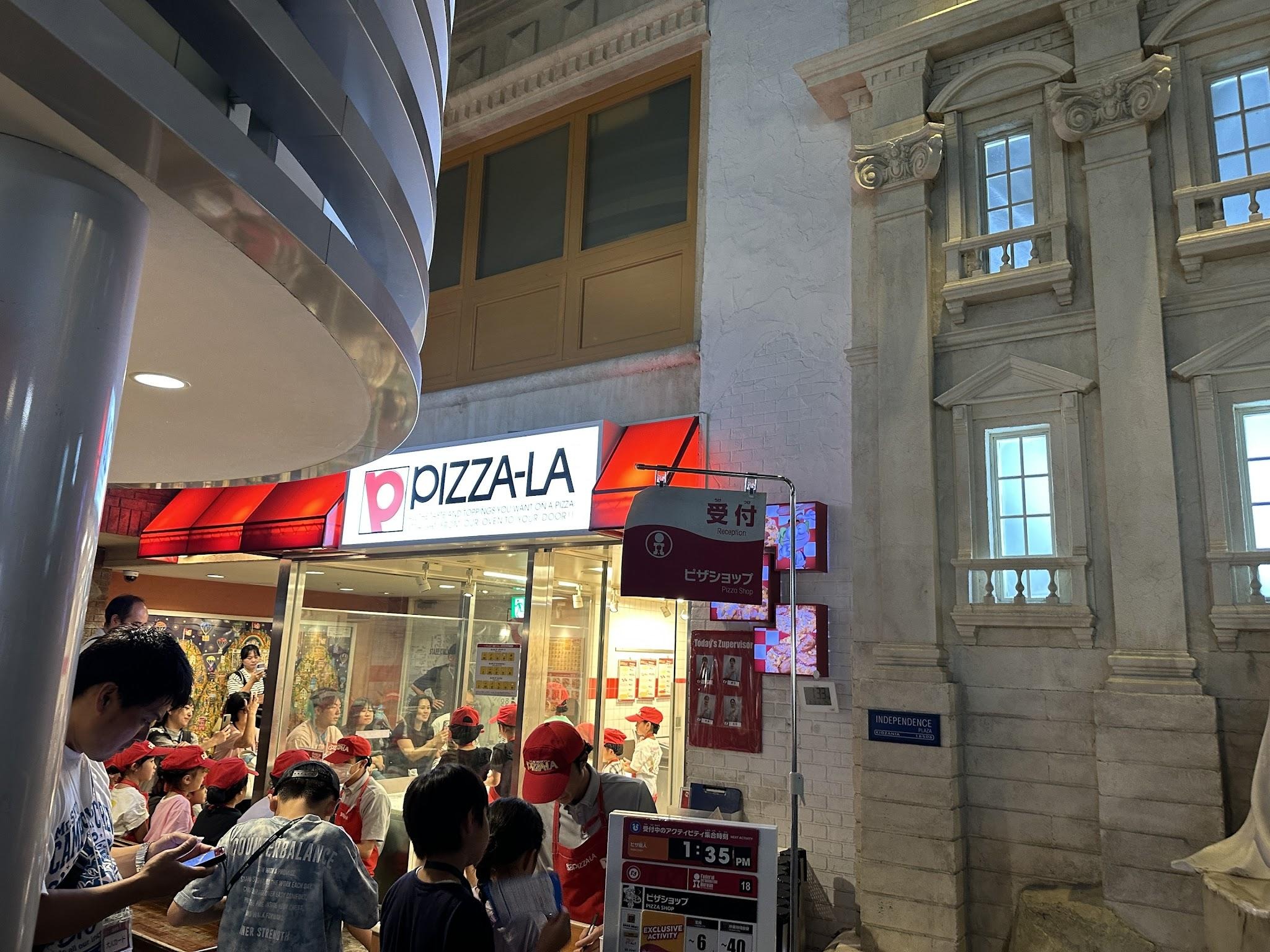 キッザニア東京館内のピザショップ付近