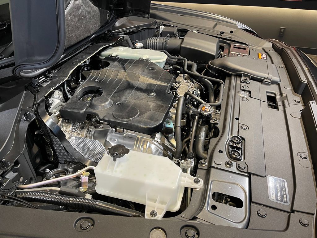 マツダ CX-60 XDの3.3L直列6気筒ディーゼルエンジン周辺