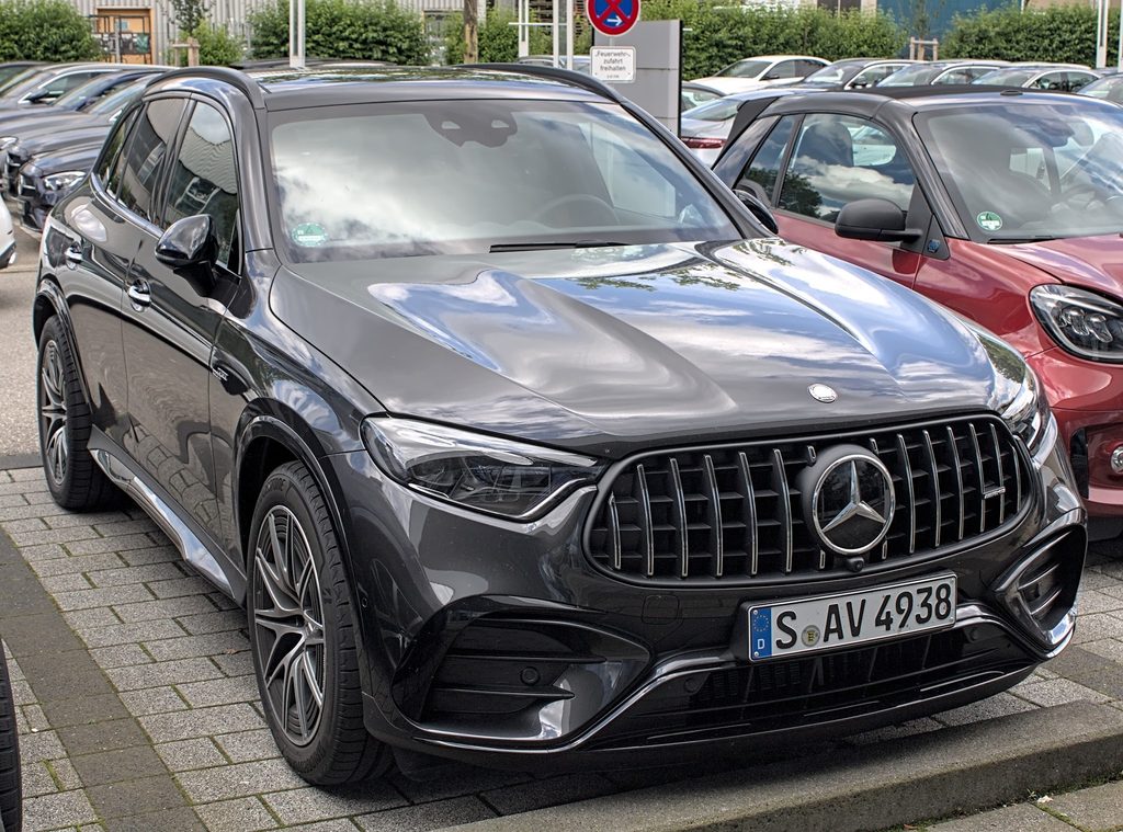 Mercedes-AMG GLC43 4MATICのフロント3/4外観