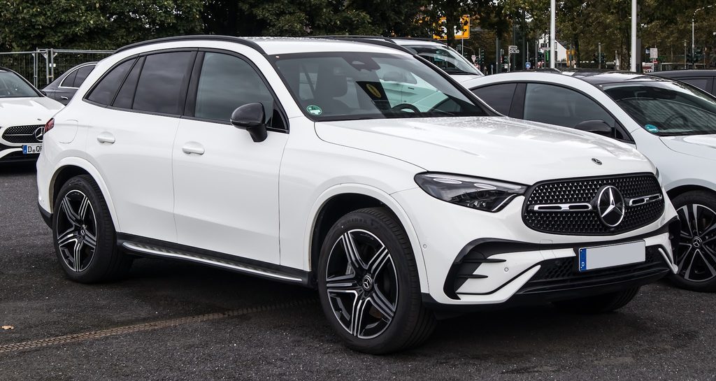 Mercedes-Benz GLC 300 e 4MATIC AMG Lineのフロント外観