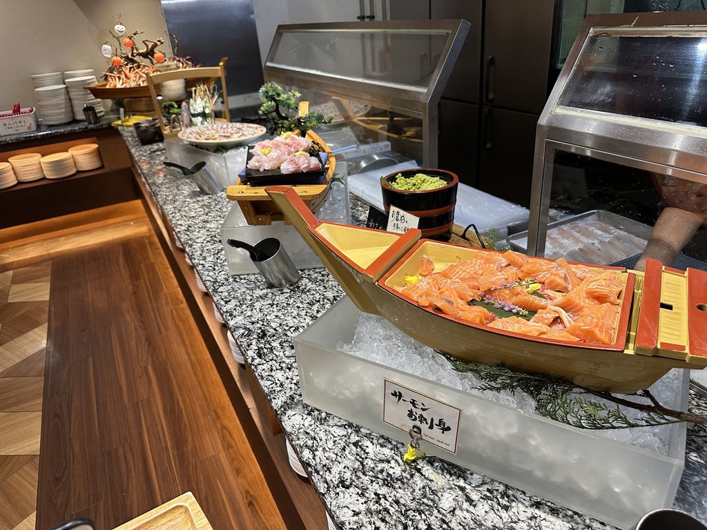 ホテル三日月 富士見亭の夕食バイキング会場