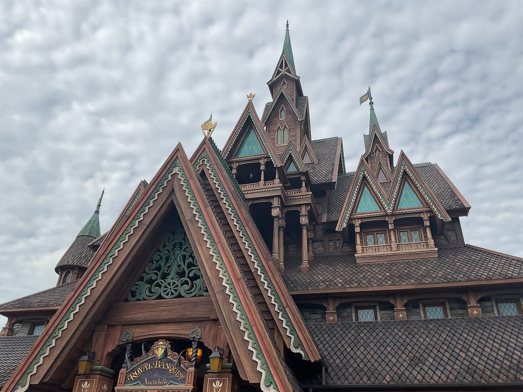 ファンタジースプリングスの『アナと雪の女王』をモチーフにした建物